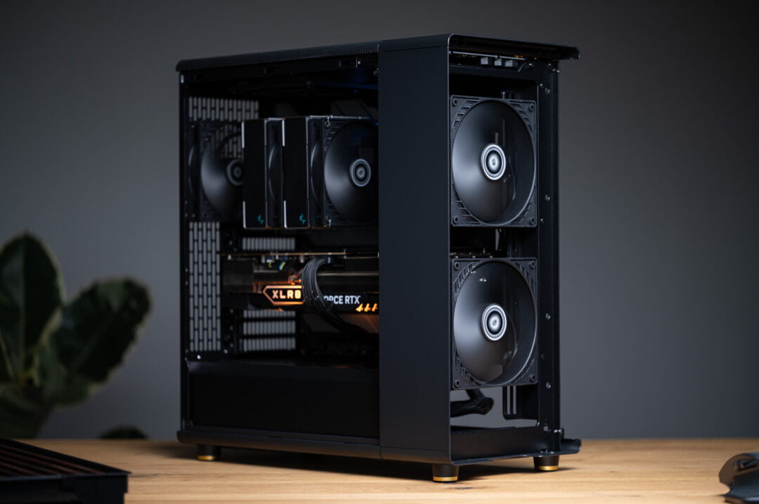 Fractal Design North - Seitenteile und Front geöffnet